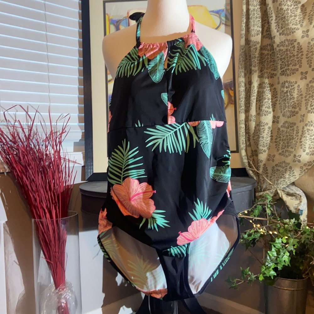 Crane one piece swimsuit black bright. Size medium